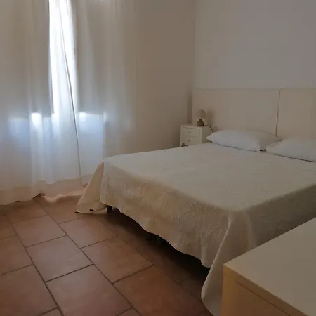 Li Minnanni Πανσιόν